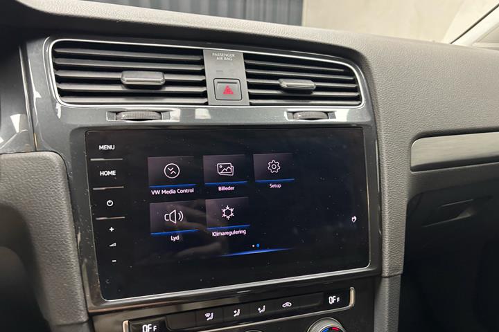 Grå VW Golf fra 2021