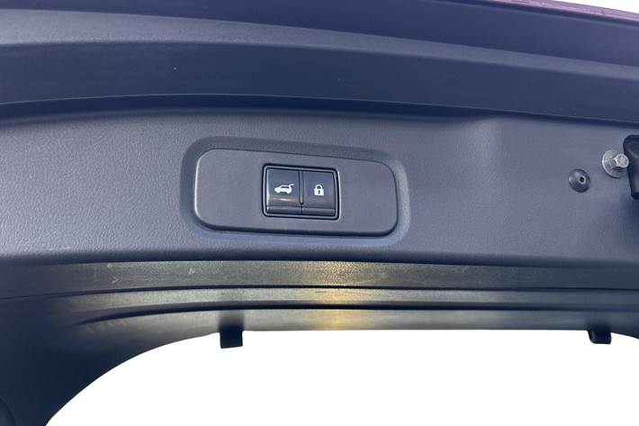 Rød Nissan Qashqai fra 2022