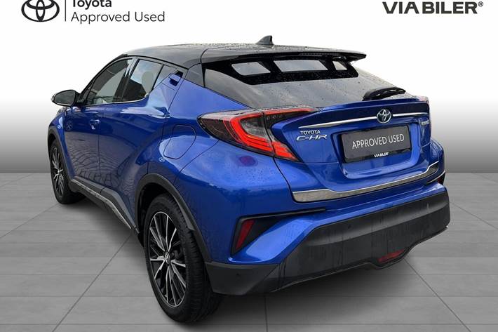 Blå Toyota C-HR fra 2018