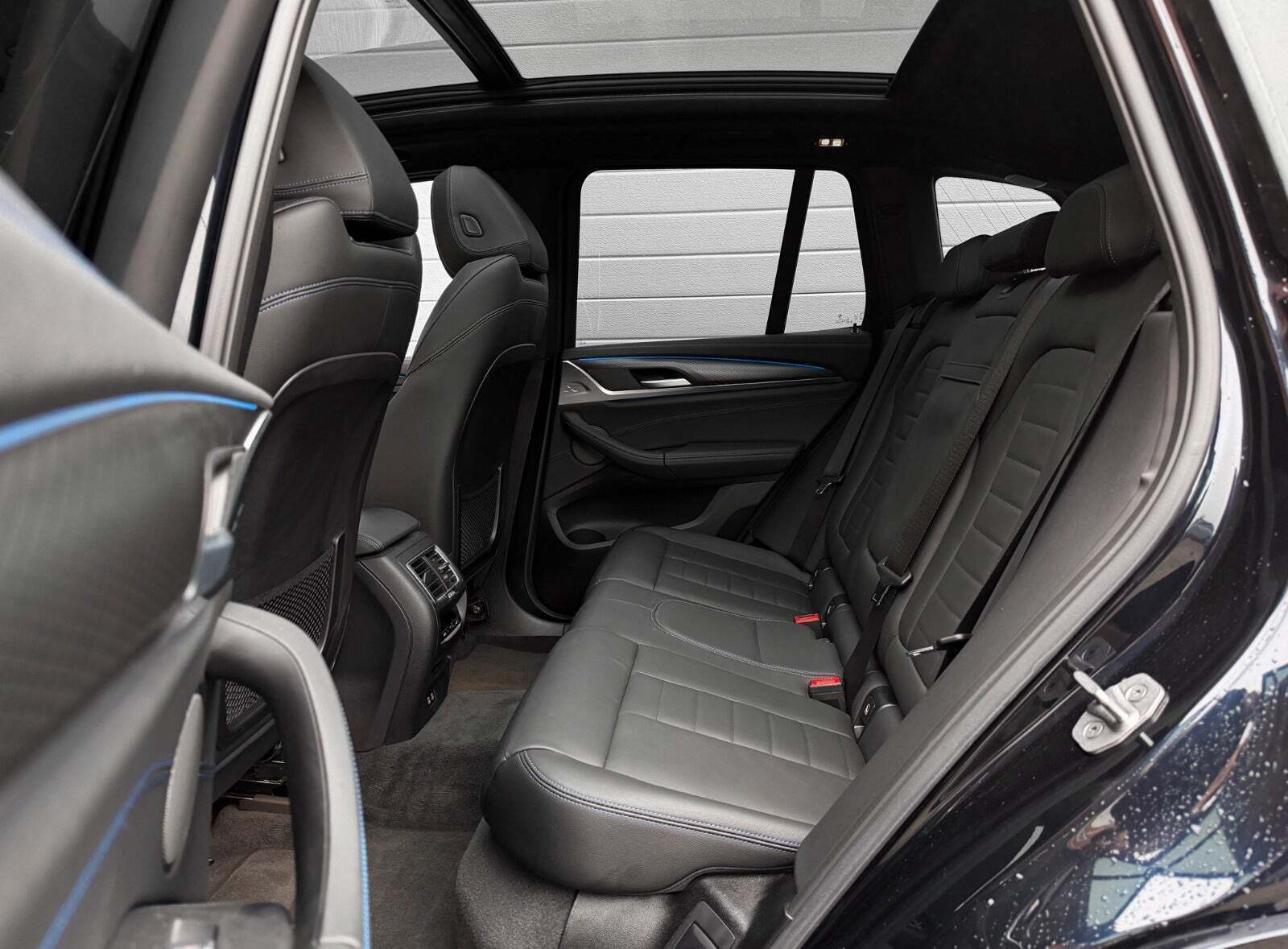 Sort BMW iX3 fra 2024