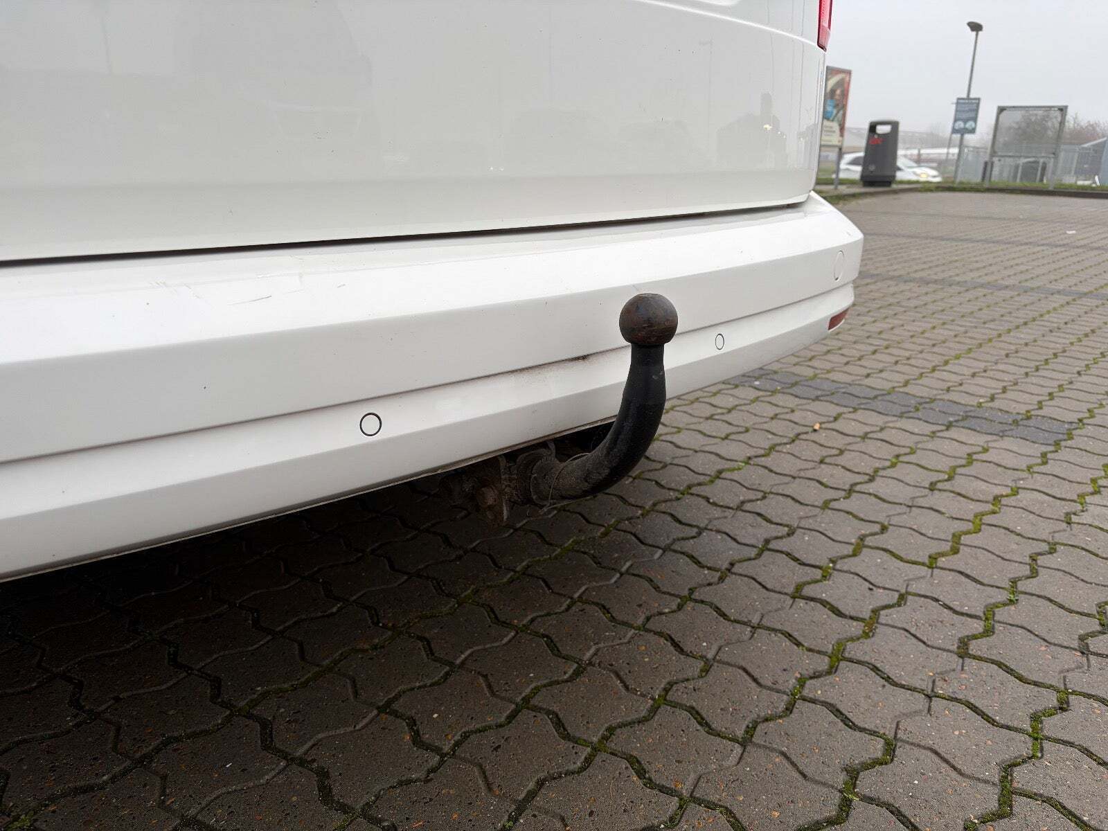 Hvid VW Caddy fra 2017