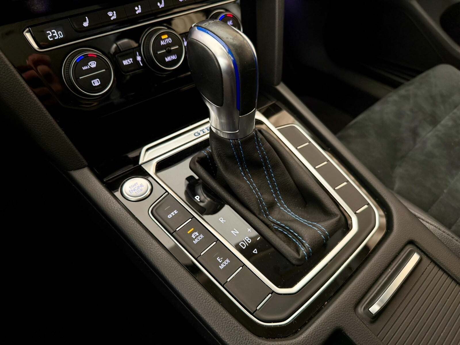 Hvid VW Passat fra 2018