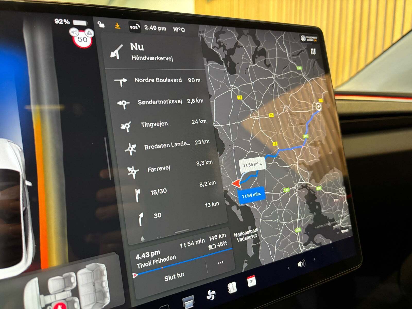Hvid Tesla Model 3 fra 2024