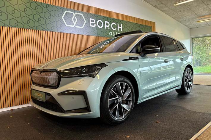 Blå Skoda Enyaq fra 2022 set udefra
