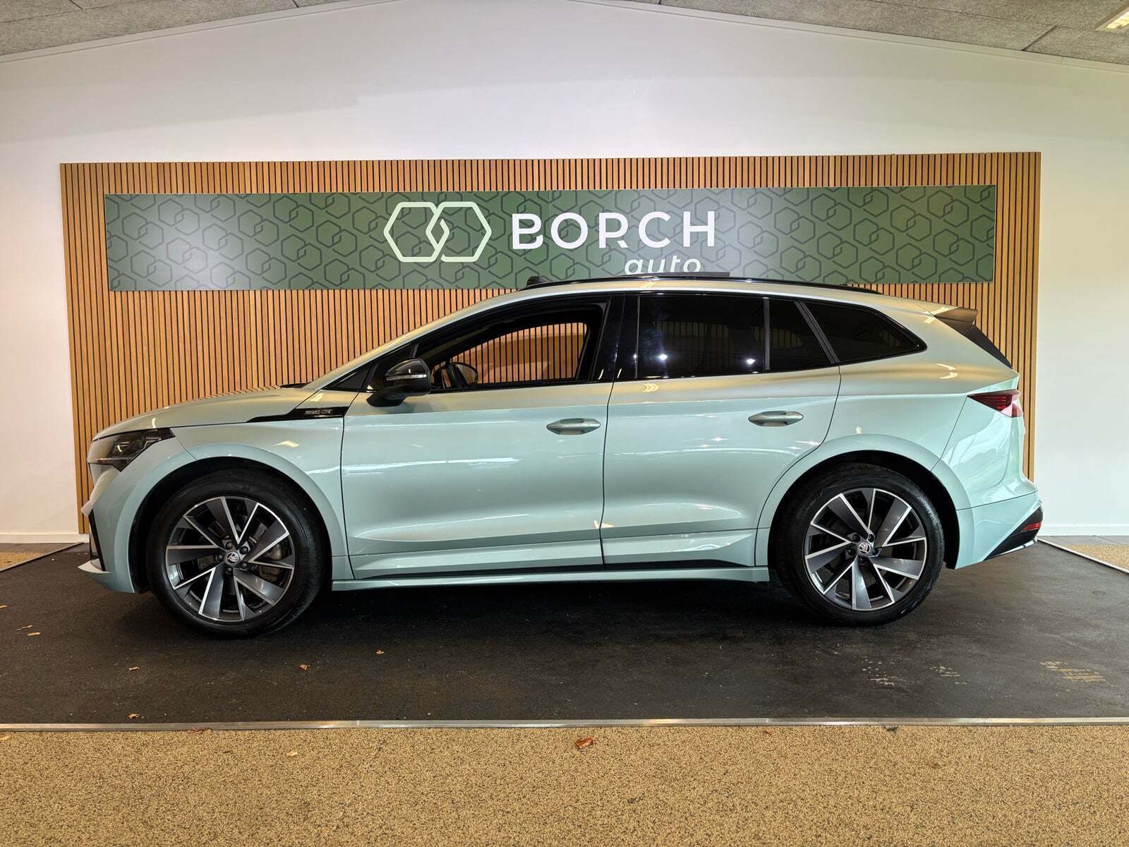 Blå Skoda Enyaq fra 2022