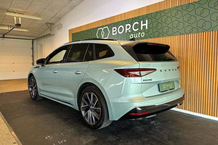 Blå Skoda Enyaq fra 2022