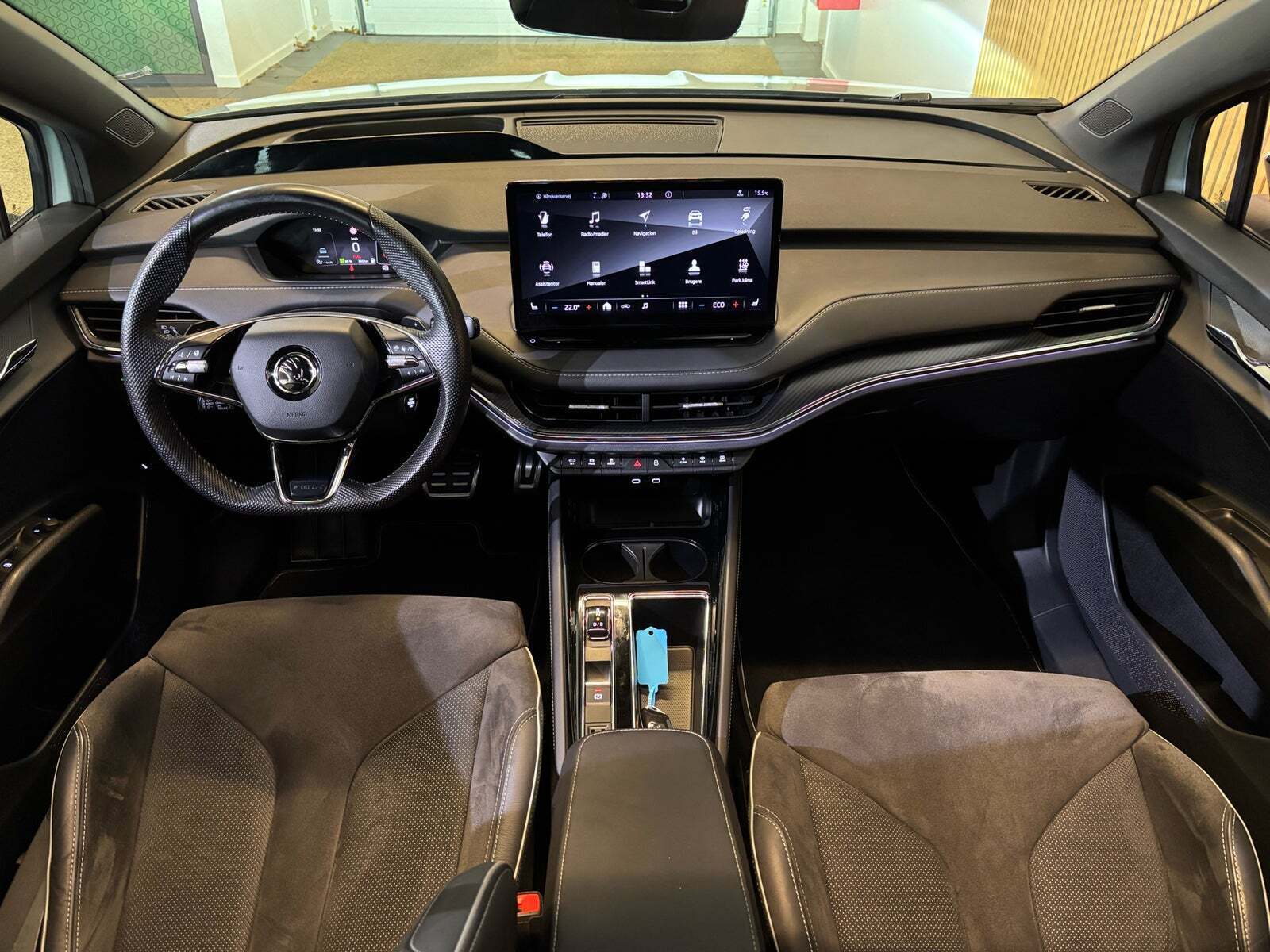 Blå Skoda Enyaq fra 2022