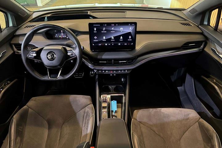 Blå Skoda Enyaq fra 2022