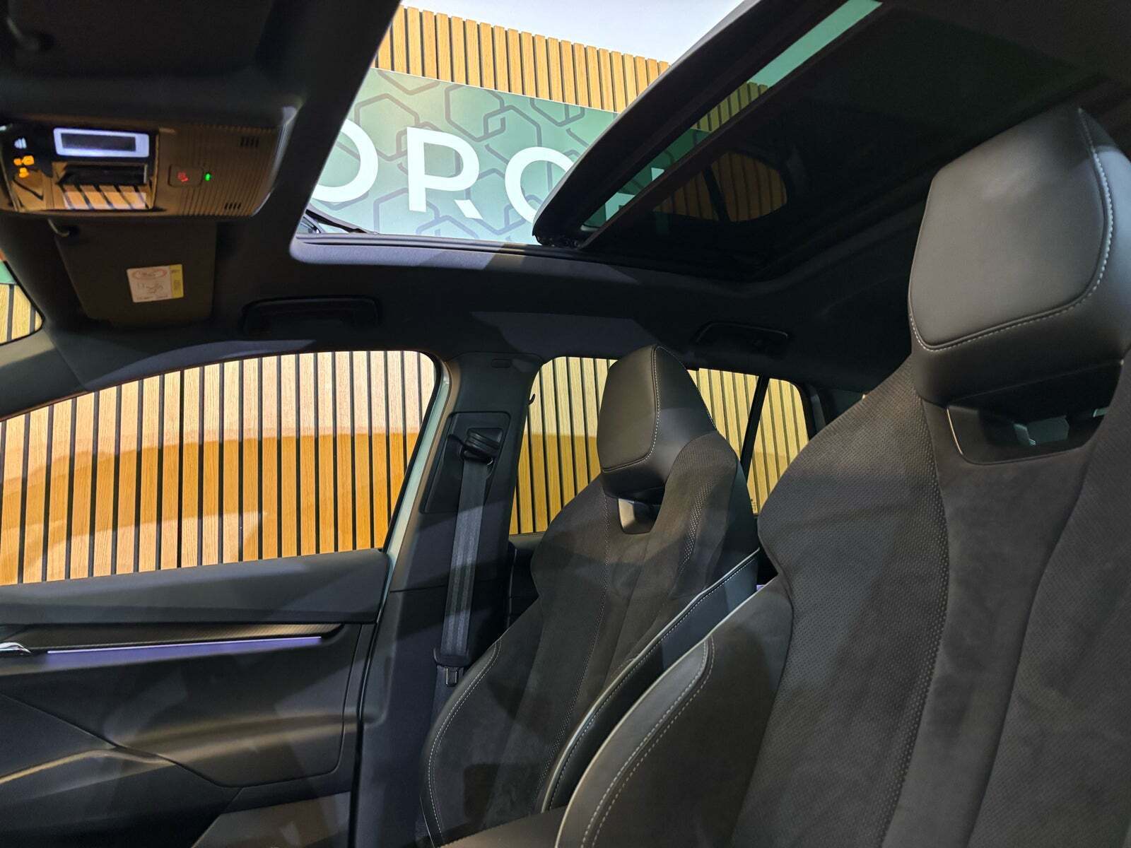 Blå Skoda Enyaq fra 2022