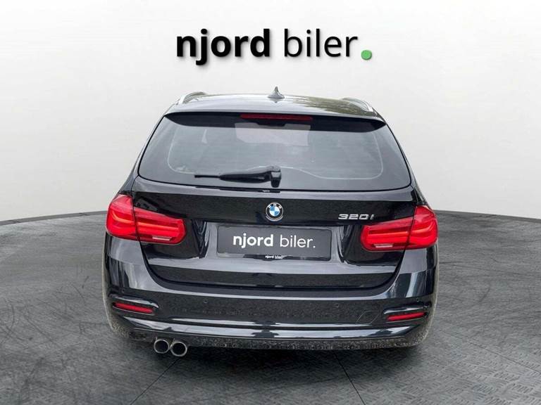 BMW 320i 2,0 Touring aut.