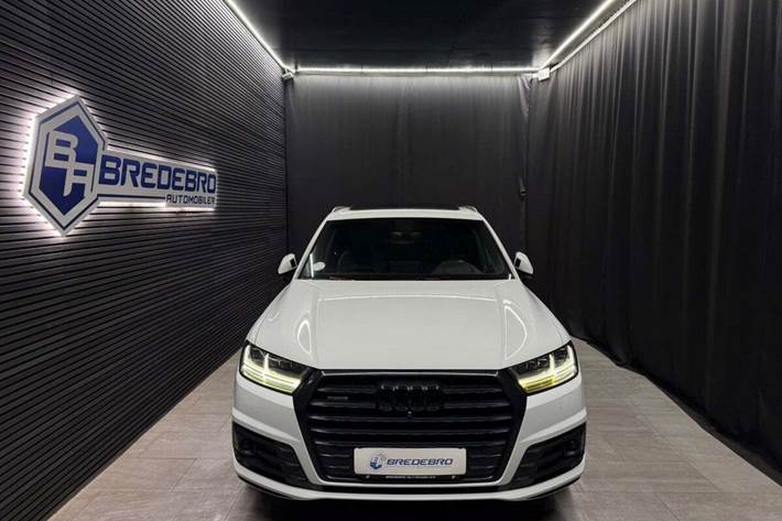 Hvid Audi Q7 fra 2017 set udefra