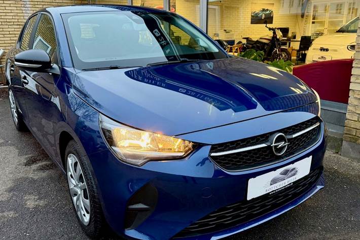 Blå Opel Corsa-e fra 2022
