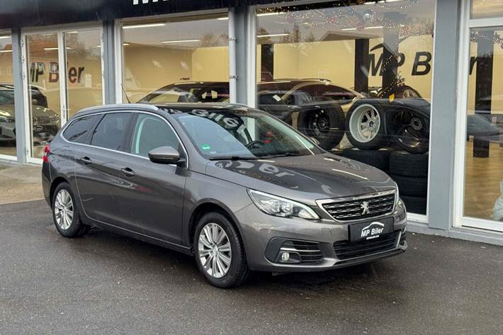 Grå Peugeot 308 fra 2018