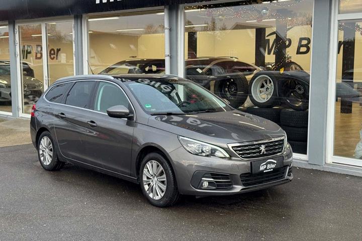 Grå Peugeot 308 fra 2018