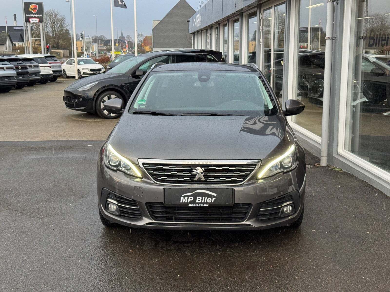 Grå Peugeot 308 fra 2018