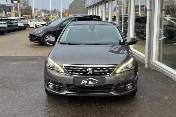 Grå Peugeot 308 fra 2018
