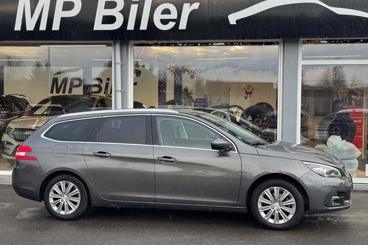 Grå Peugeot 308 fra 2018