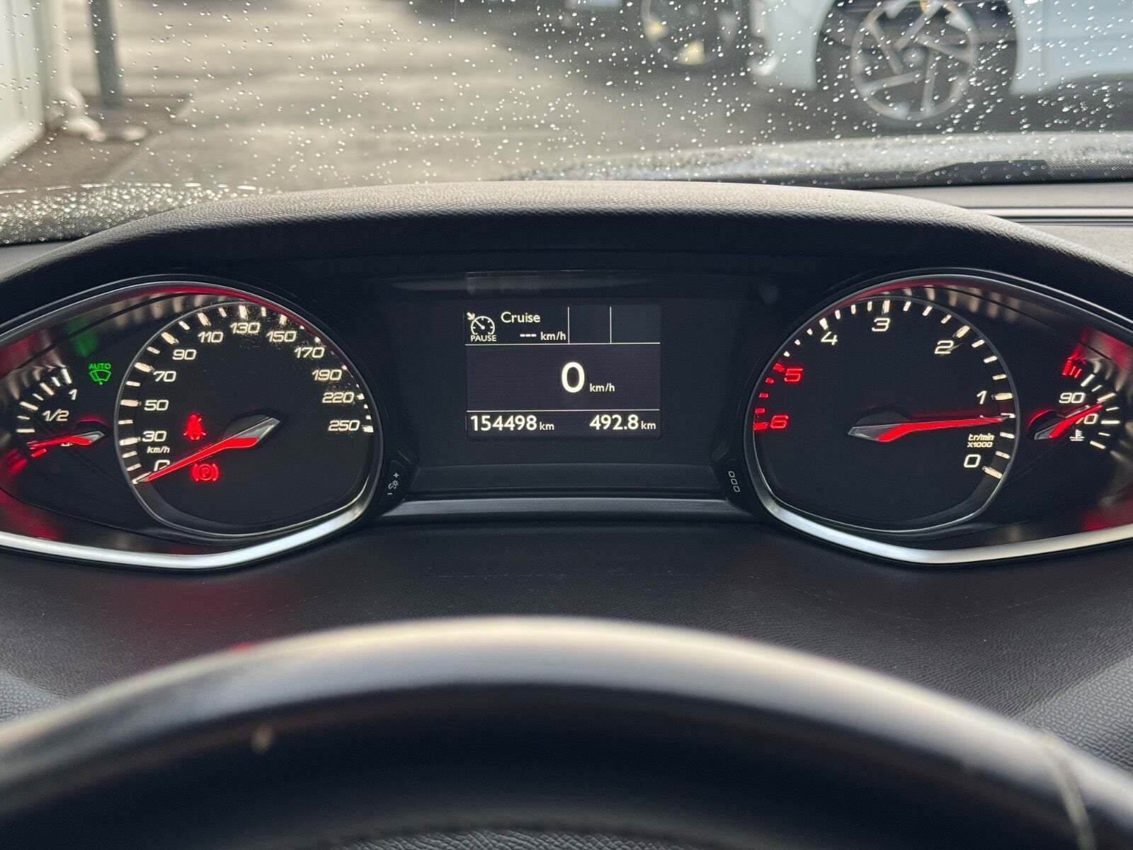 Grå Peugeot 308 fra 2018