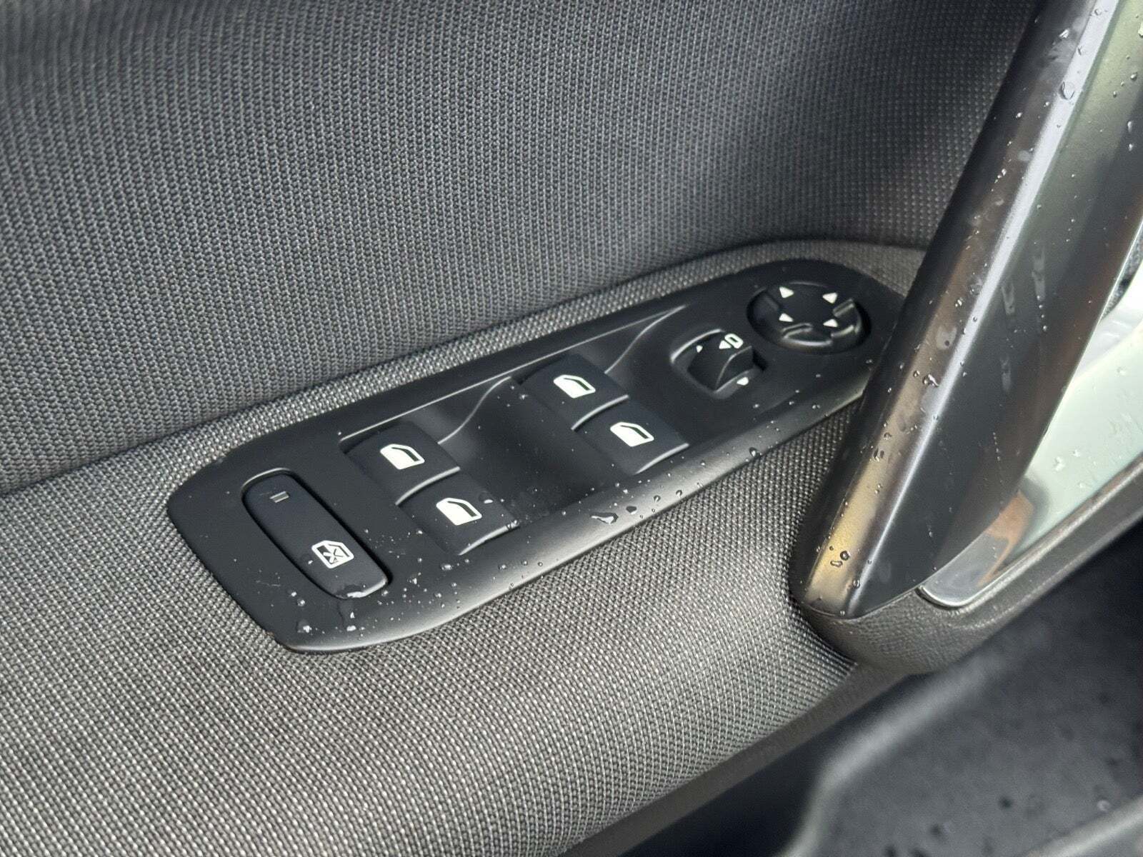 Grå Peugeot 308 fra 2018