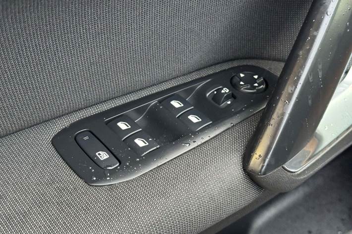 Grå Peugeot 308 fra 2018