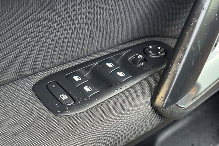 Grå Peugeot 308 fra 2018
