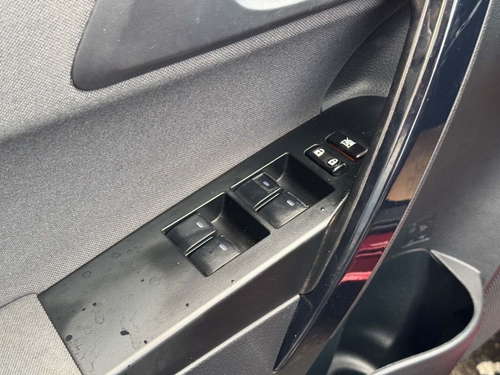 Rød Toyota Auris fra 2017