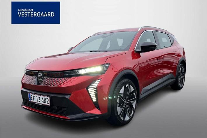 Rød Renault Scenic E-Tech fra 2025 set udefra