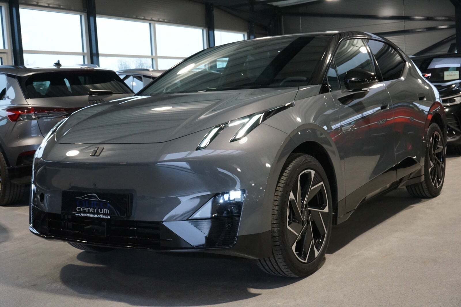 Grå Lynk & Co 02 fra 2025