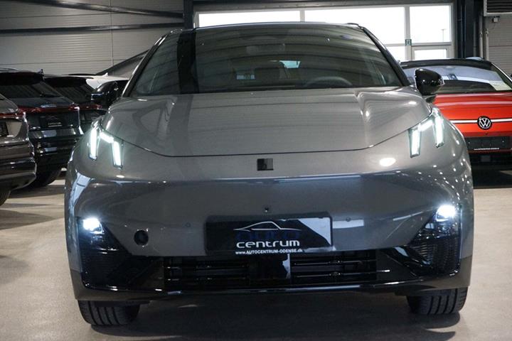 Grå Lynk & Co 02 fra 2025