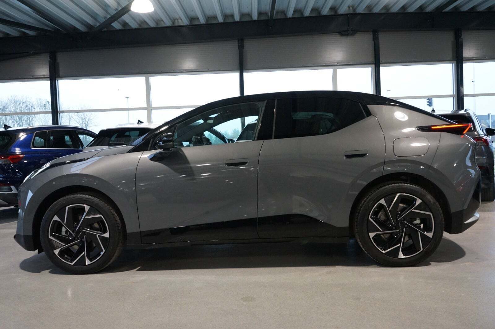 Grå Lynk & Co 02 fra 2025
