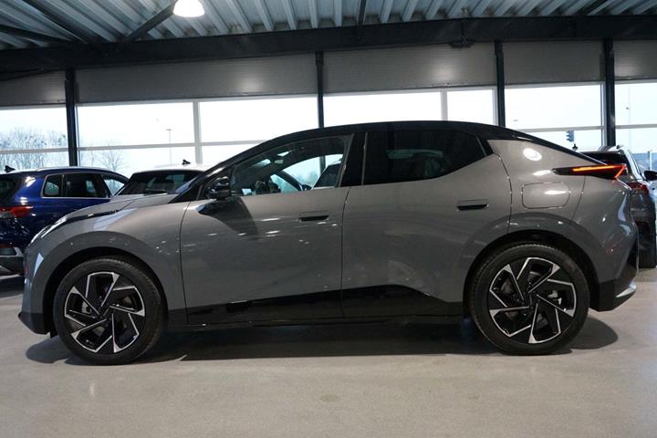 Grå Lynk & Co 02 fra 2025