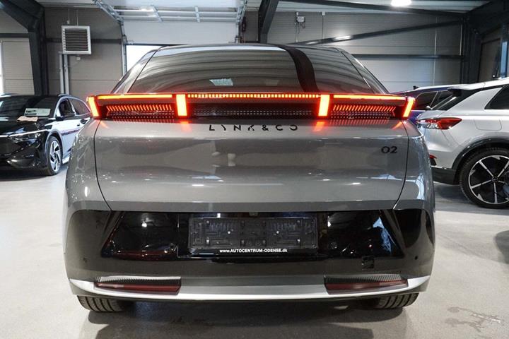 Grå Lynk & Co 02 fra 2025
