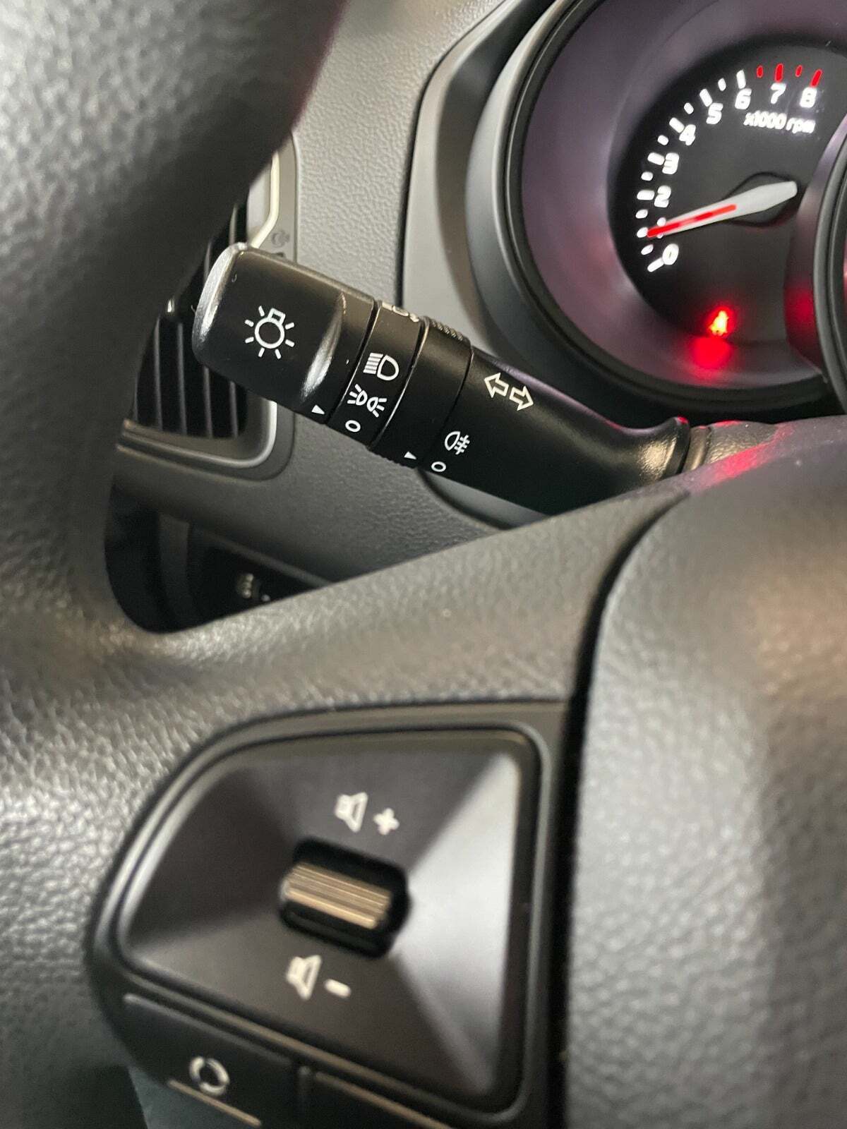 Hvid Kia Rio fra 2015