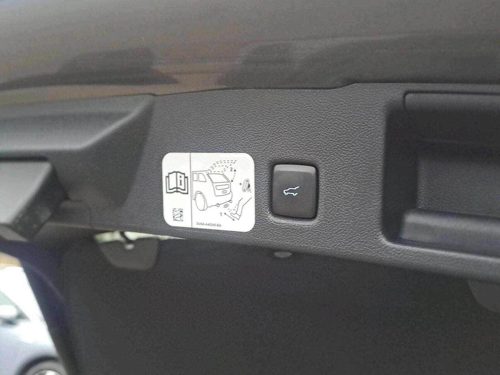 Grå Ford Kuga fra 2021