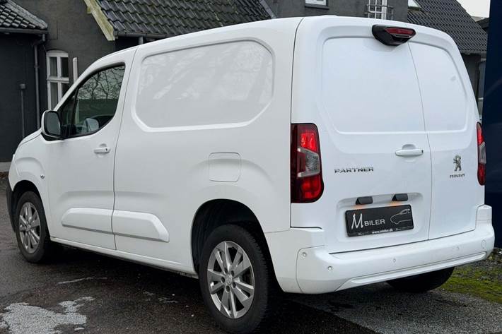 Hvid Peugeot Partner fra 2020
