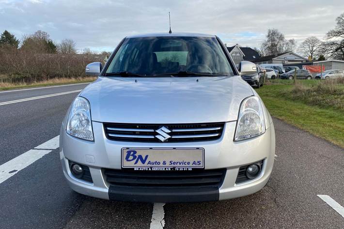 Sølv Suzuki Swift fra 2010