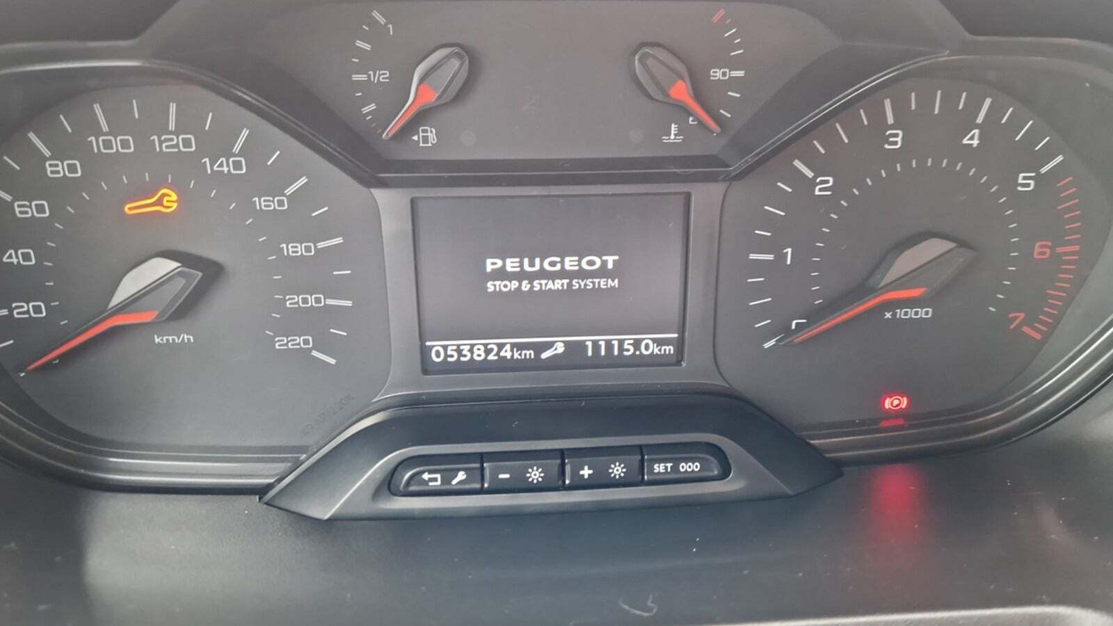 Hvid Peugeot Partner fra 2021