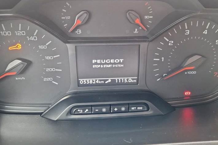 Hvid Peugeot Partner fra 2021