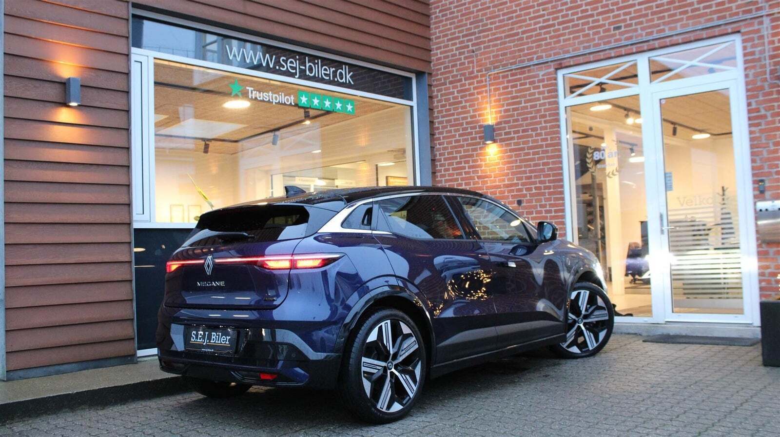 Blå Renault Megane E-Tech fra 2024