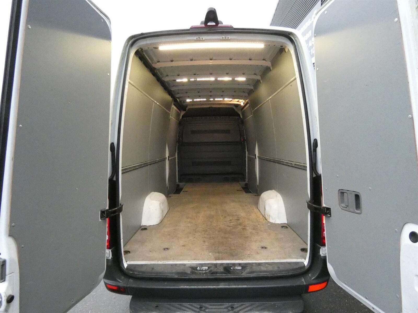 Hvid Mercedes Sprinter 316 fra 2015