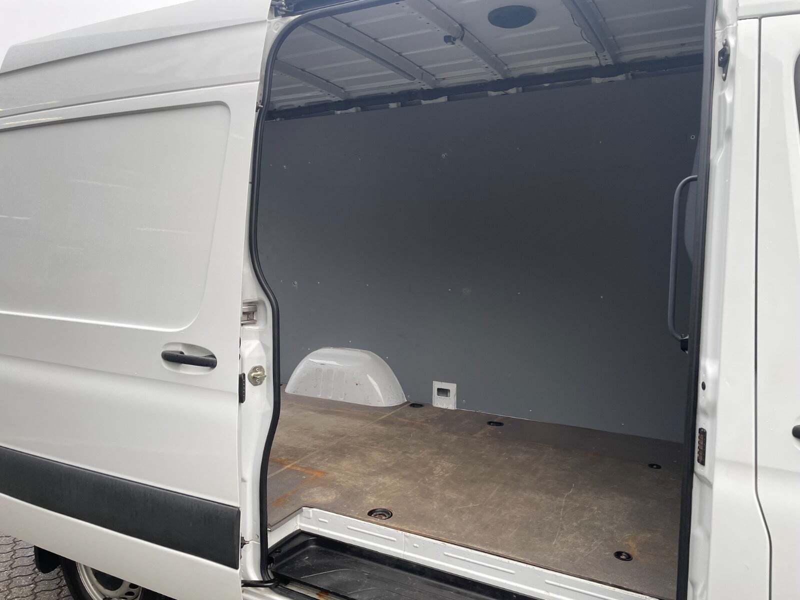 Hvid Mercedes Sprinter 319 fra 2019