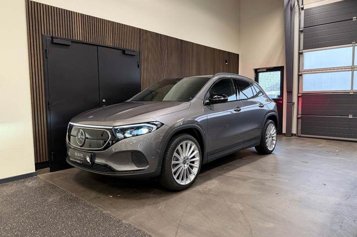 Grå Mercedes EQA250+ fra 2023 set udefra