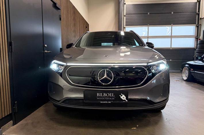 Grå Mercedes EQA250+ fra 2023