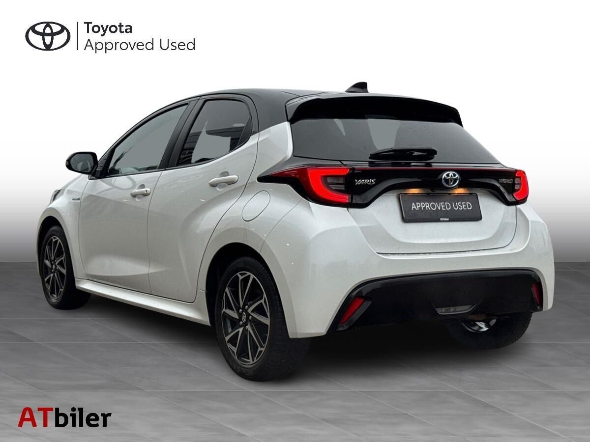 Toyota Yaris 1,5 Hybrid Style Bi-tone 116HK 5d Trinl. Gear