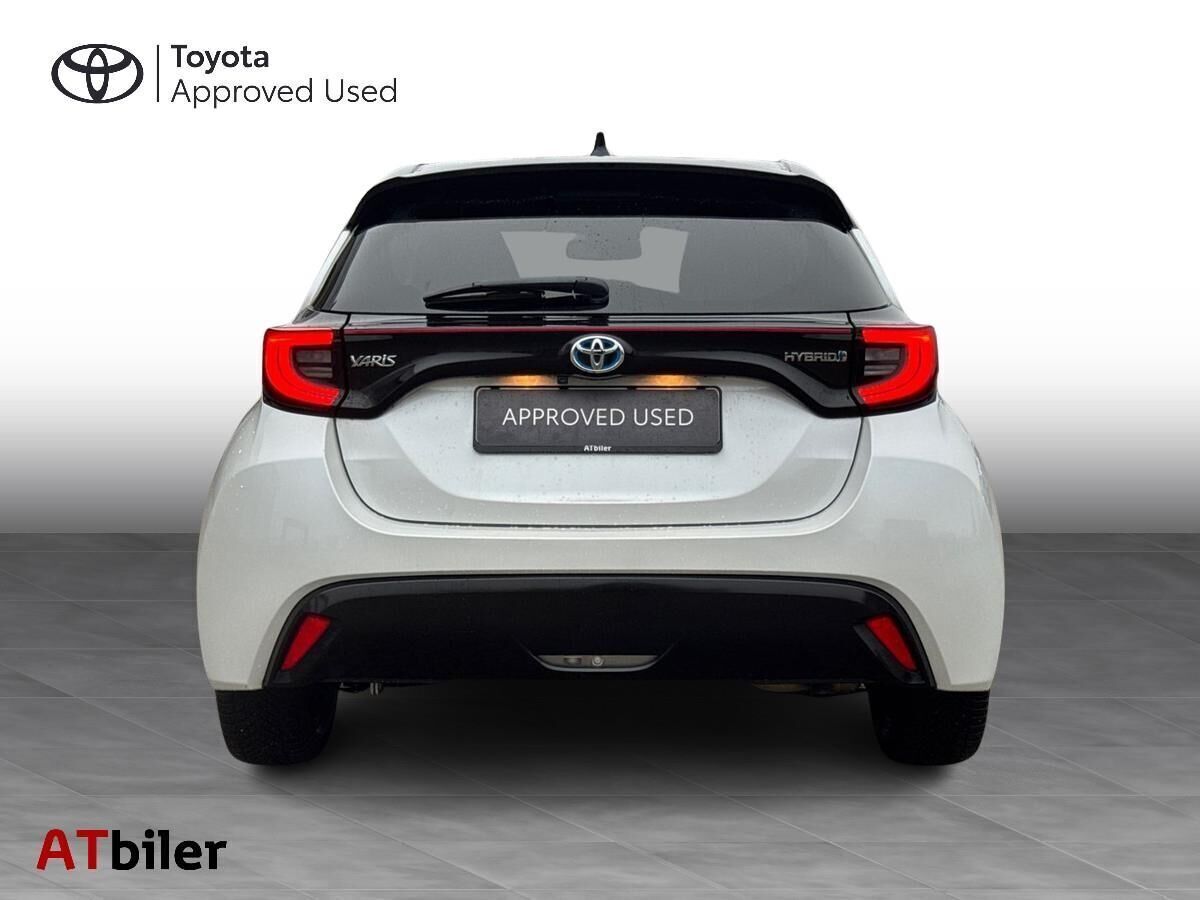 Toyota Yaris 1,5 Hybrid Style Bi-tone 116HK 5d Trinl. Gear