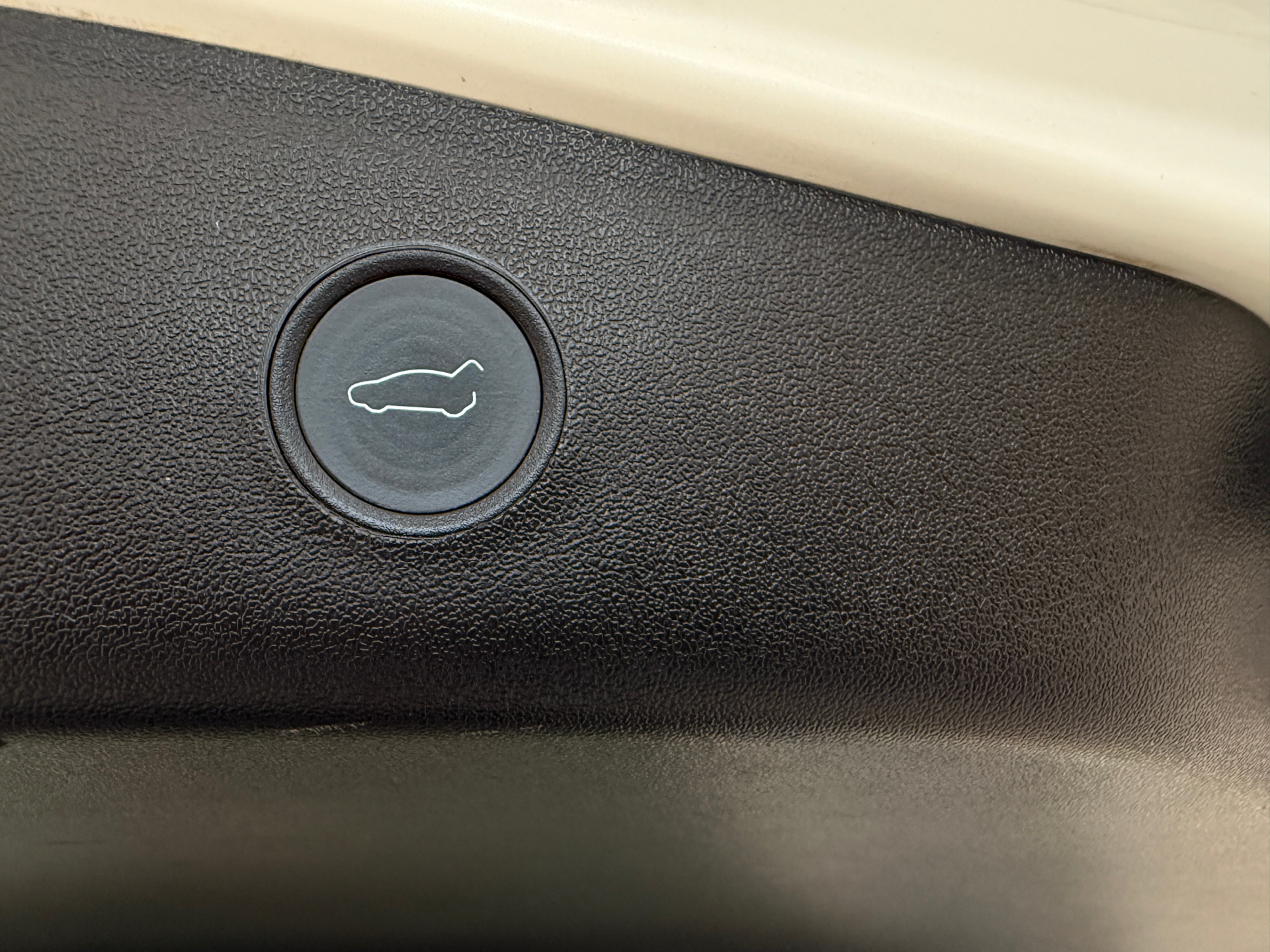 Hvid Tesla Model 3 fra 2021