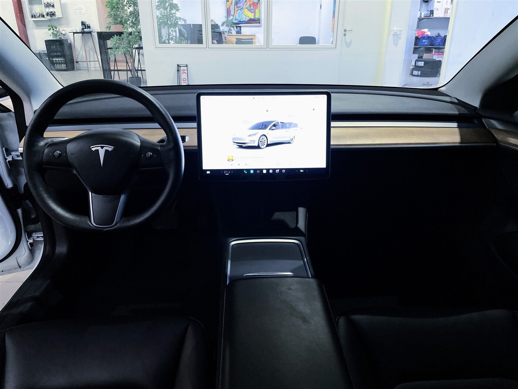 Hvid Tesla Model 3 fra 2022