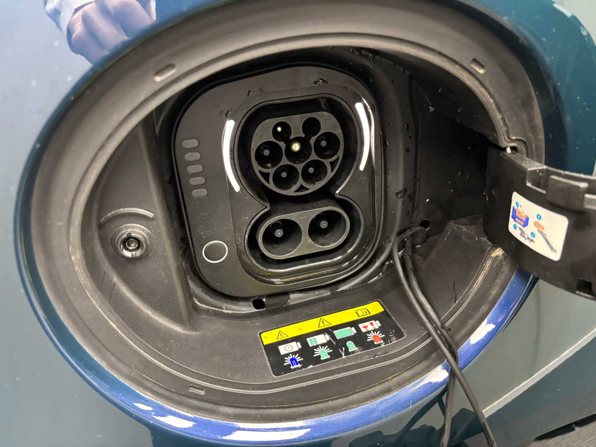 Blå Fiat 500e fra 2023