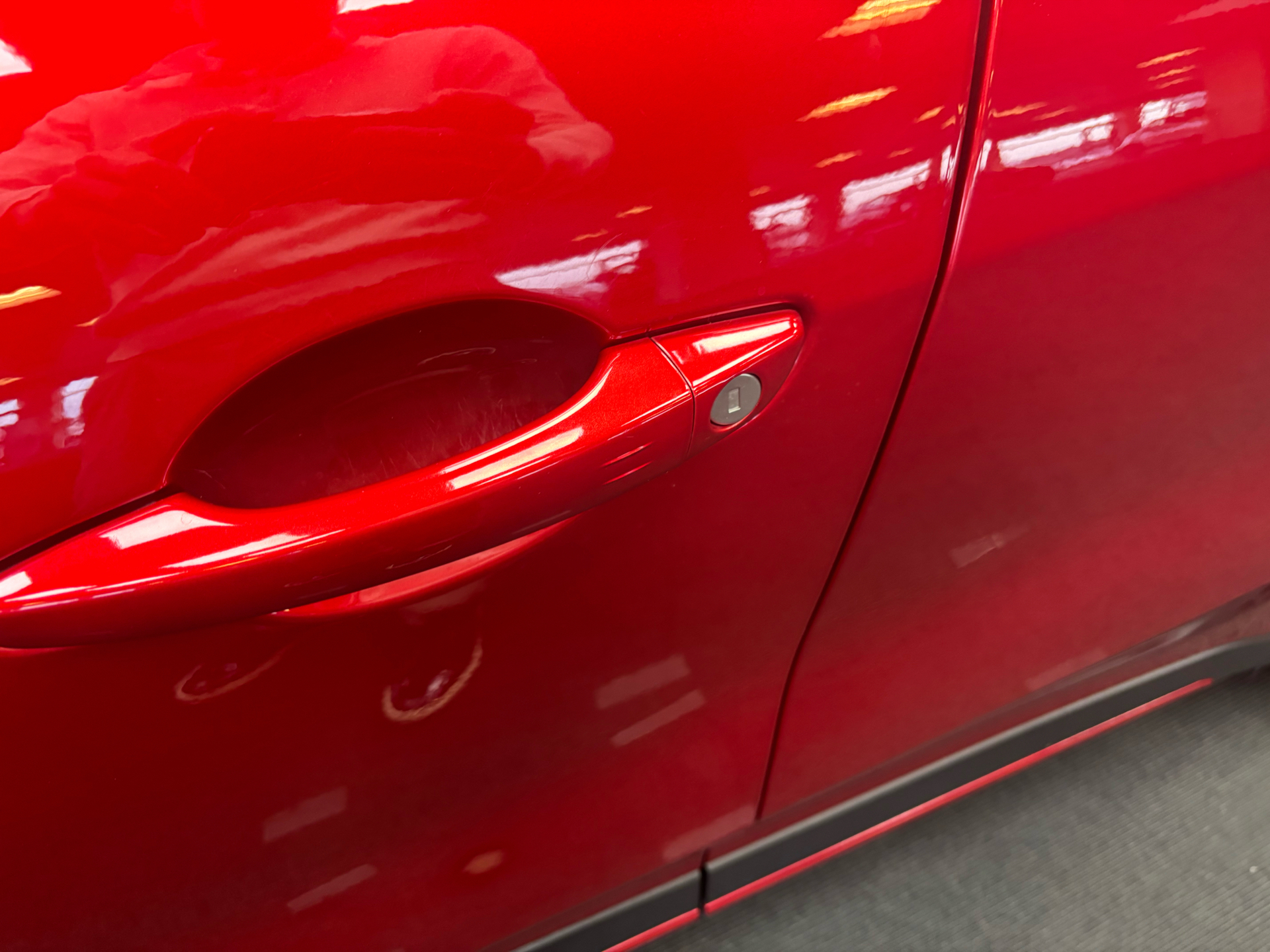 Rød Alfa Romeo Junior fra 2024