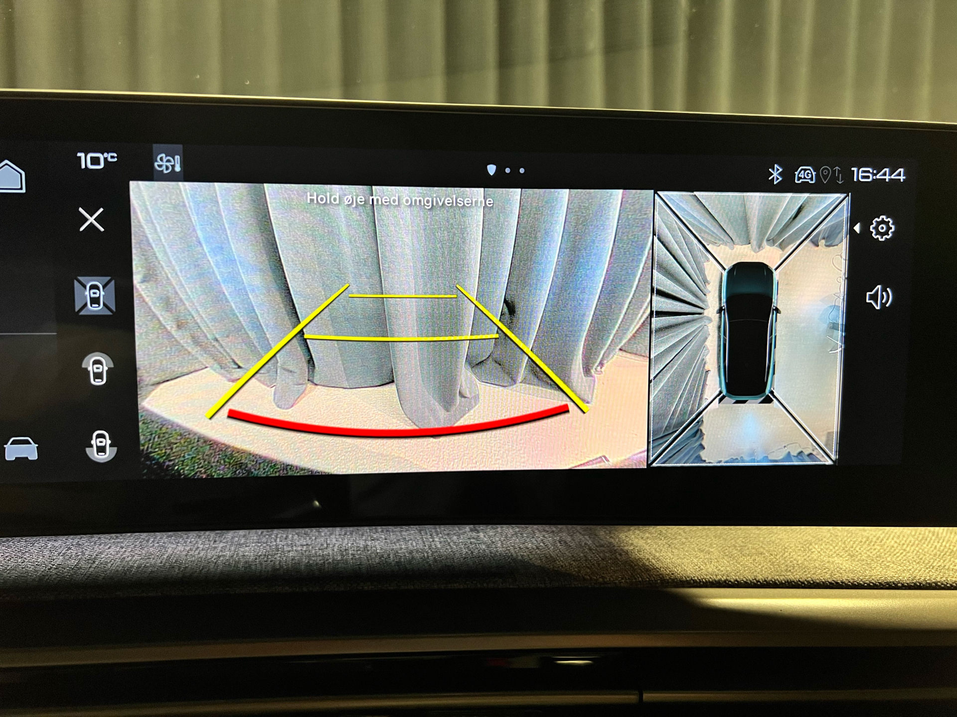 Grå Peugeot e-3008 fra 2024